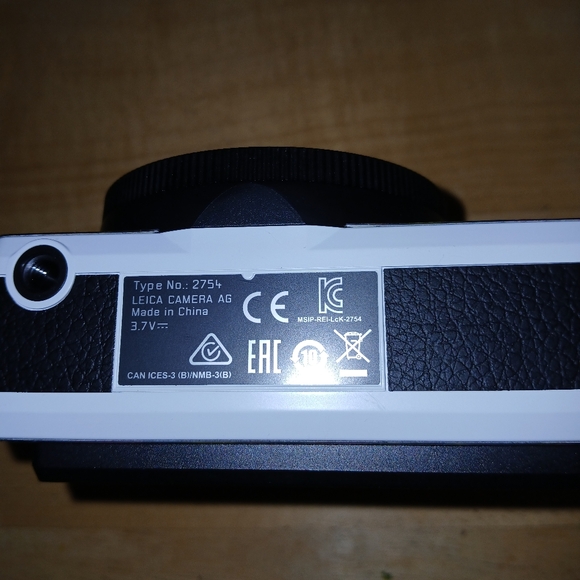 LEICA Sofort Instant Film Camera 2753 - Picture 3 of 16